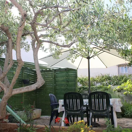 Gemuetliche Mit Terrasse By Interhome شقة