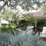 Gemuetliche Mit Terrasse By Interhome Lägenhet