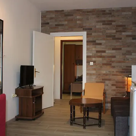 Gemuetliche Mit Terrasse By Interhome Lägenhet