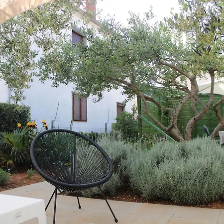 Gemuetliche Mit Terrasse By Interhome Appartamento